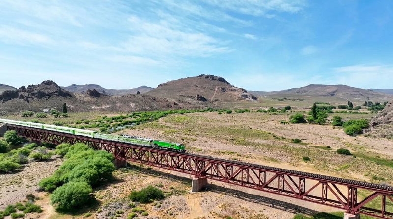 Weretilneck anunció la compra de una nueva locomotora para Tren Patagónico