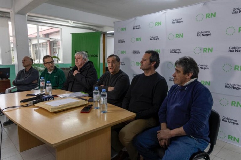 Walter Cortés participó de la apertura de sobres para una importante obra en una escuela barilochense