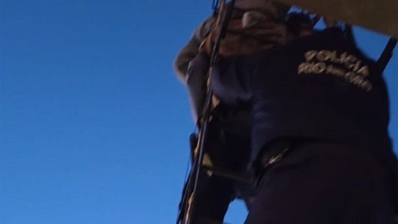 Rápida intervención de Protección Civil ante una emergencia en una torre de agua