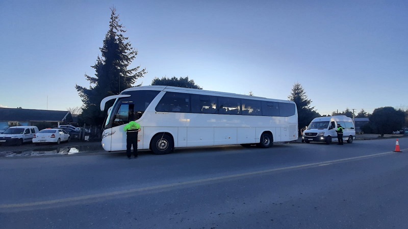 Seguridad sobre ruedas: control a los transportes turísticos en Bariloche