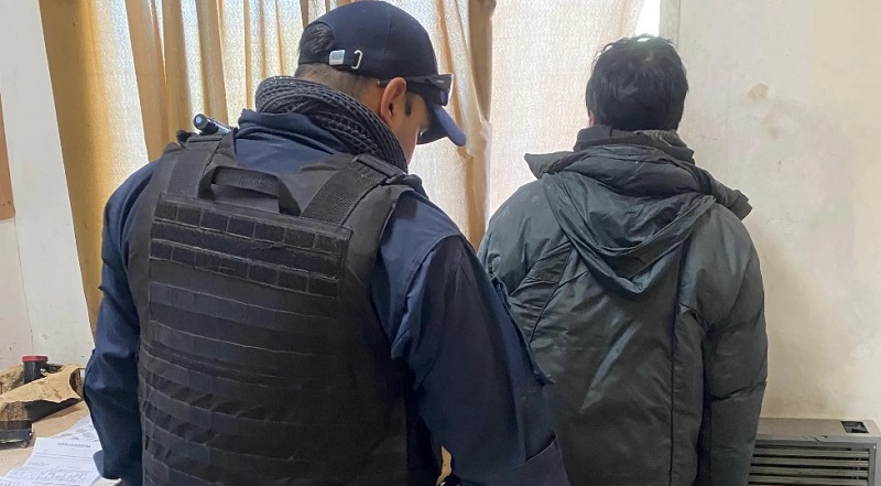Policía detuvo a un hombre que intentó ingresar a una vivienda en Bariloche