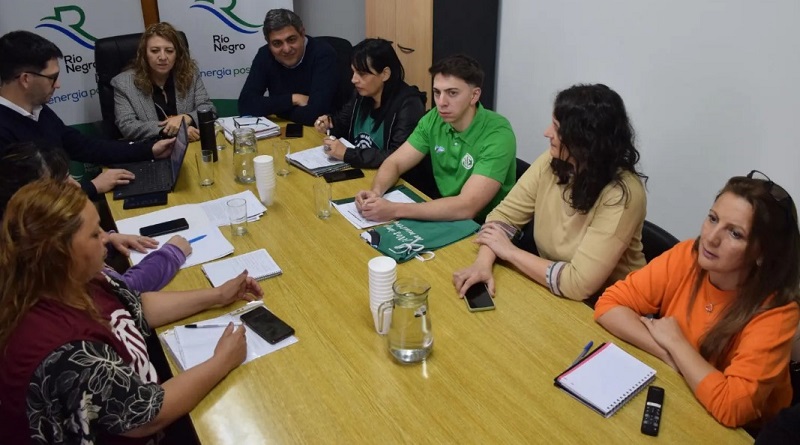Salud y gremios avanzan en acuerdos para fortalecer el sistema sanitario