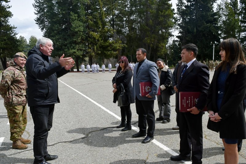 El intendente Walter Cortés participó de la ceremonia por el 41° aniversario del primer curso de Cazadores de Montaña