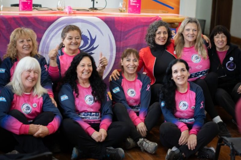 Emotiva presentación del libro que celebra la vida y la lucha contra el cáncer de mama