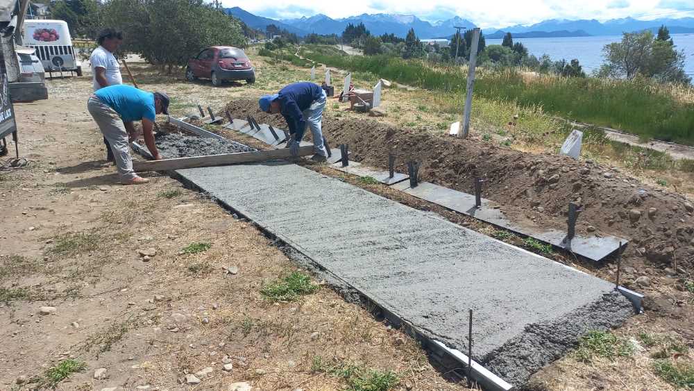 Las nuevas letras de Bariloche en el ingreso a la ciudad, cada vez más cerca