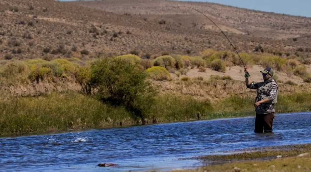 Ya se encuentran a la venta los permisos de pesca en la Patagonia 2023-2024