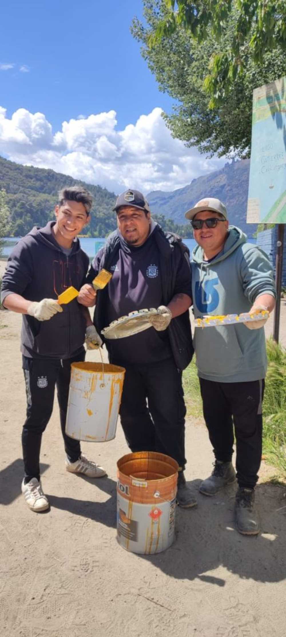 La Delegación Cerro Catedral está poniendo a punto las playas del Lago Gutiérrez para este verano