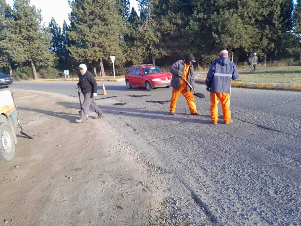 Continúan los trabajos de bacheo en Bariloche