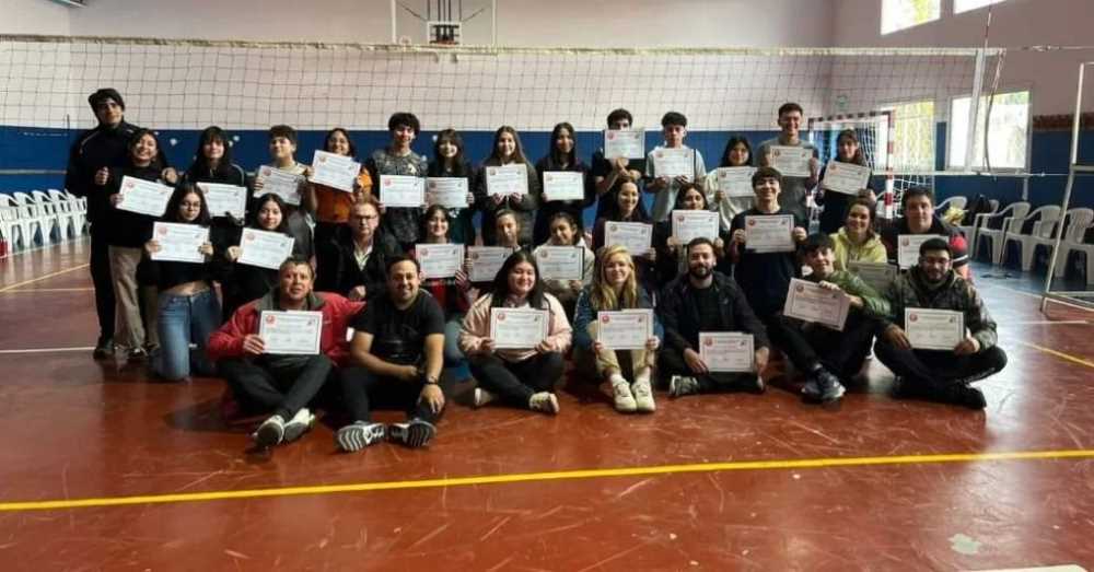 Gran participación en el Curso de Arbitraje de Vóley que se dictó en el Gimnasio Nº4