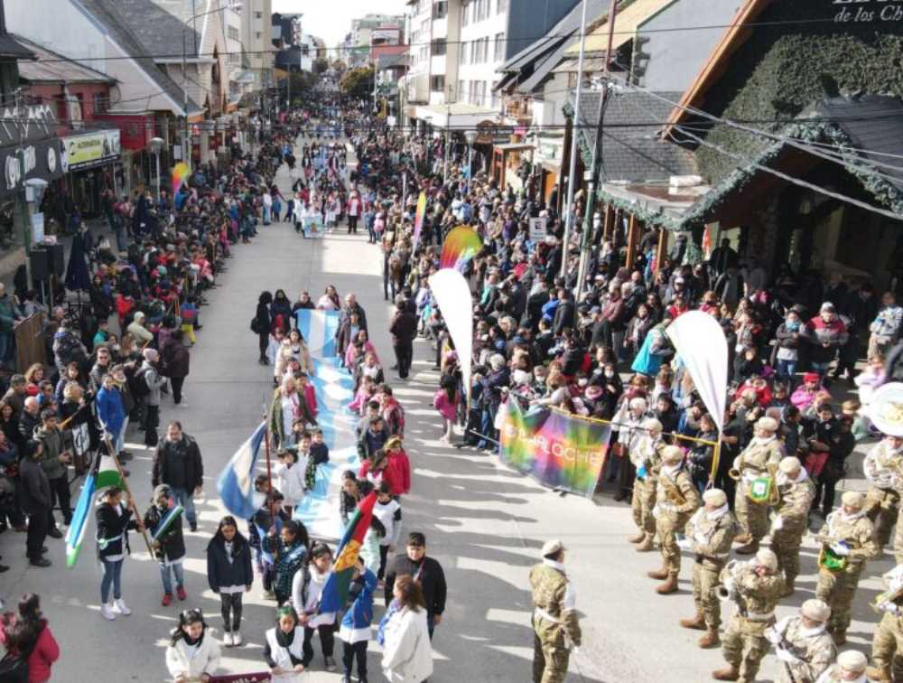 El tradicional desfile del 3 de mayo será por calle Mitre