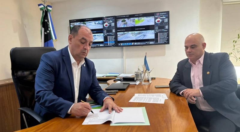Seguridad firma convenios en prevención del suicidio