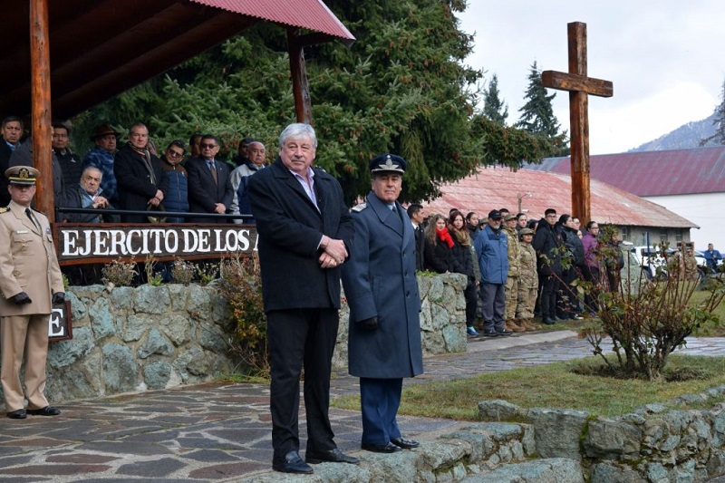 Homenaje en Bariloche por los 215 años del Ejército Argentino