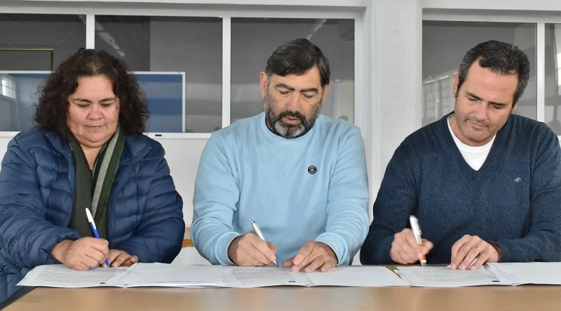 Firman convenio para promover la inclusión a través del deporte