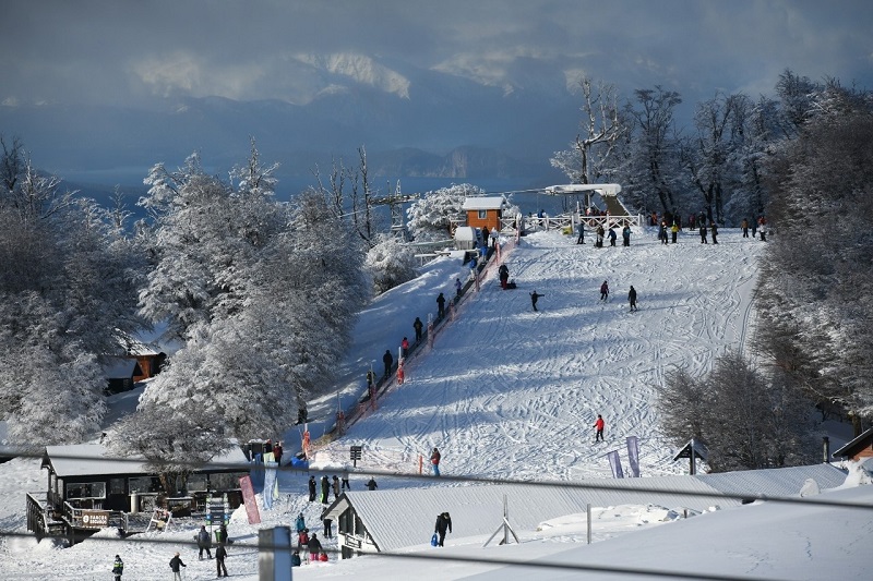Cerro Bayo inaugura la temporada con nieve fresca, experiencias renovadas y una montaña para todos