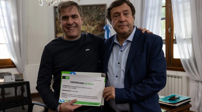 Weretilneck entregó fondos para más obras en El Bolsón