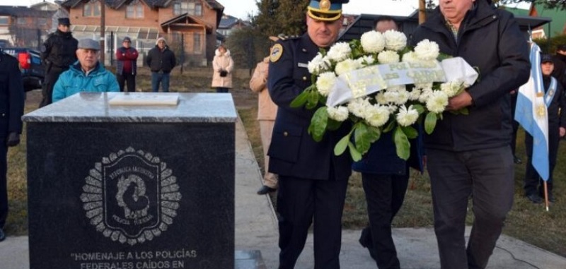 El intendente Walter Cortés participó este martes 2 de julio del acto en homenaje a los policías federales caídos en cumplimiento del deber, que se llevó a cabo en nuestra ciudad