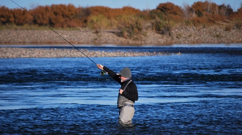 Río Negro lanza su primera capacitación oficial para guías de pesca