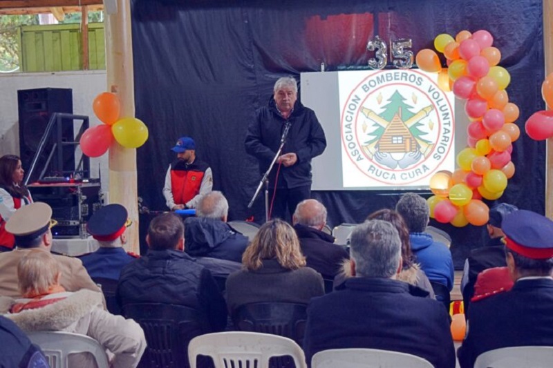 Cortés participó del emotivo acto por los 35 años del Cuartel de Bomberos Voluntarios Ruca Cura