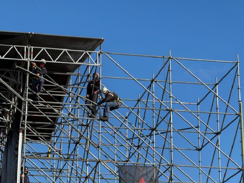 ¡La Nieve Ya Tiene Escenario! El Centro Cívico se Transforma para Cinco Días de Fiesta, Música y Magia Comunitaria