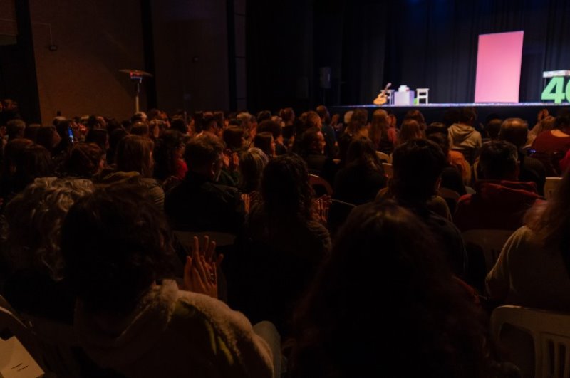 A sala llena comenzó el Festival Internacional Nevadas Escénicas