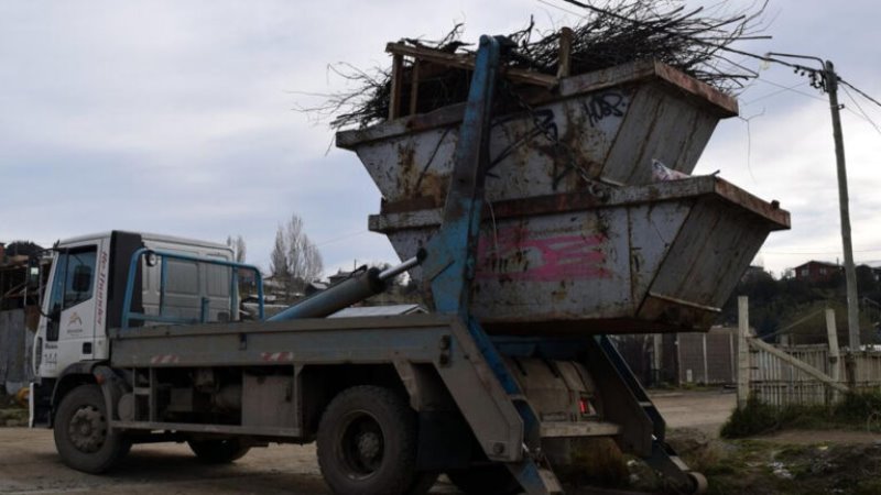 Siguen las jornadas de limpieza de la Municipalidad: volquetes gratuitos en el barrio Pinar del Lago
