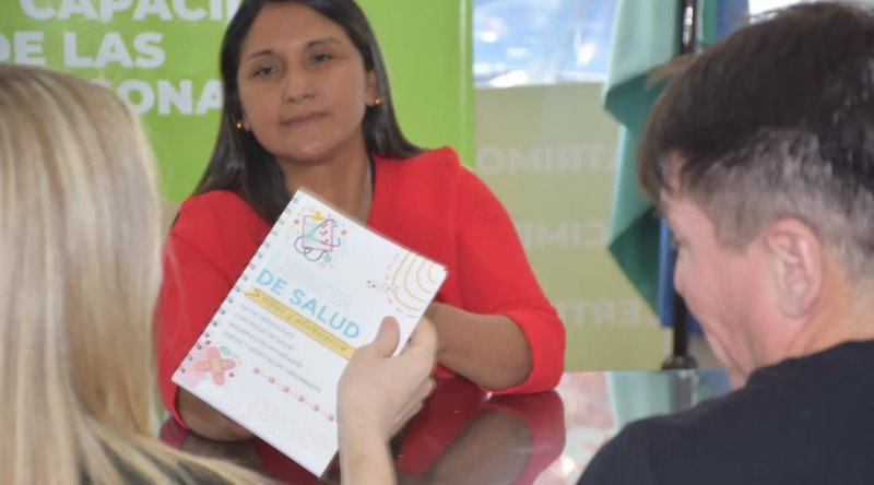 La Provincia entrega a los recién nacidos una renovada Libreta de Salud