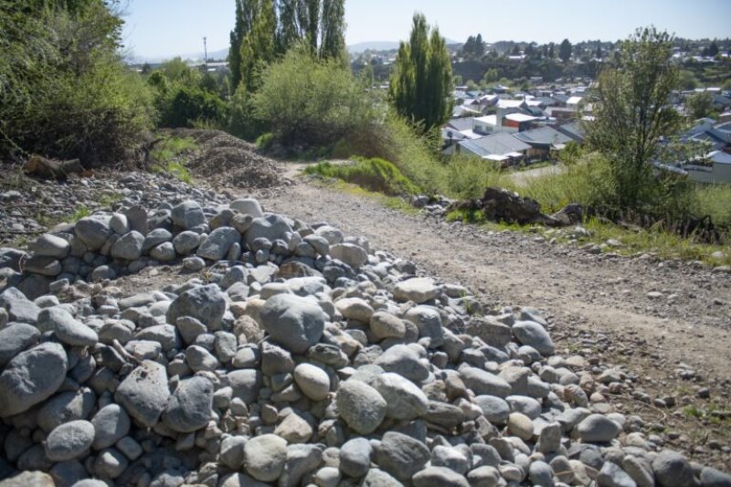 Con respaldo técnico, la obra en la barda del Ñireco se hace realidad