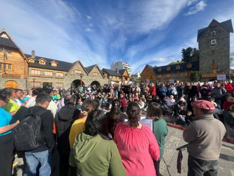Las voces llenaron el Centro Cívico: el intendente dio inicio al Festival Patagonia Canta