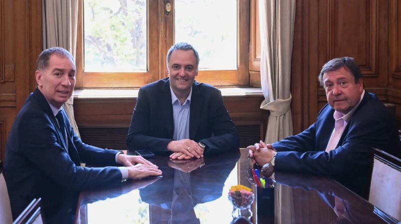 Primer encuentro: positivo diálogo de Weretilneck con Adorni y Santilli