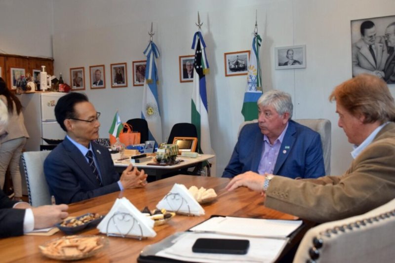 Cortés recibió al Embajador de Corea del Sur en una visita protocolar al Centro Cívico