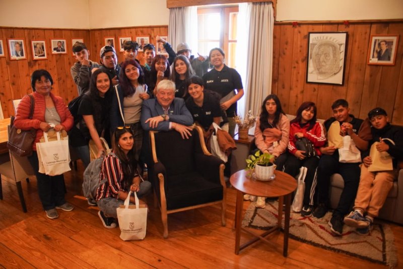 El Viaje Educativo de Estudiantes de Cerro Policía: De la Meseta a los Hitos de Bariloche