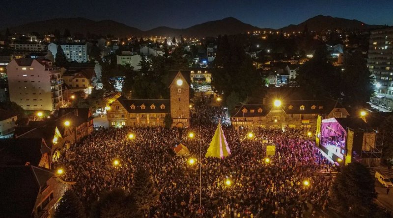 Bariloche: la Filarmónica enciende la Navidad en el Centro Cívico